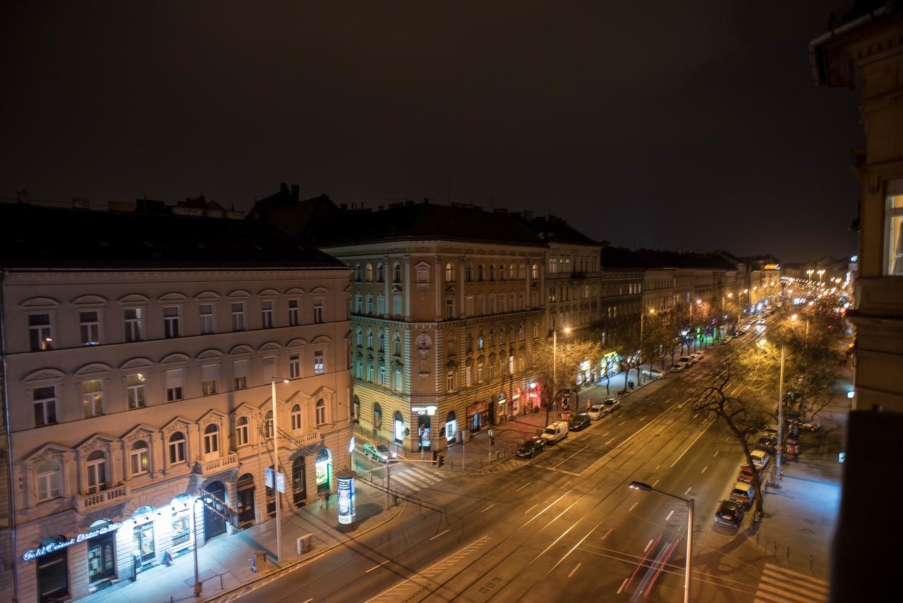 Nine Trees * Budapeste
